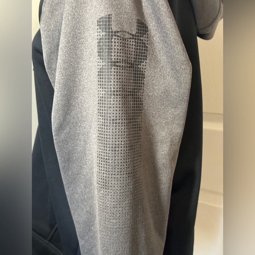 Men’s Under Armour hoodie. - Picture 3 of 10